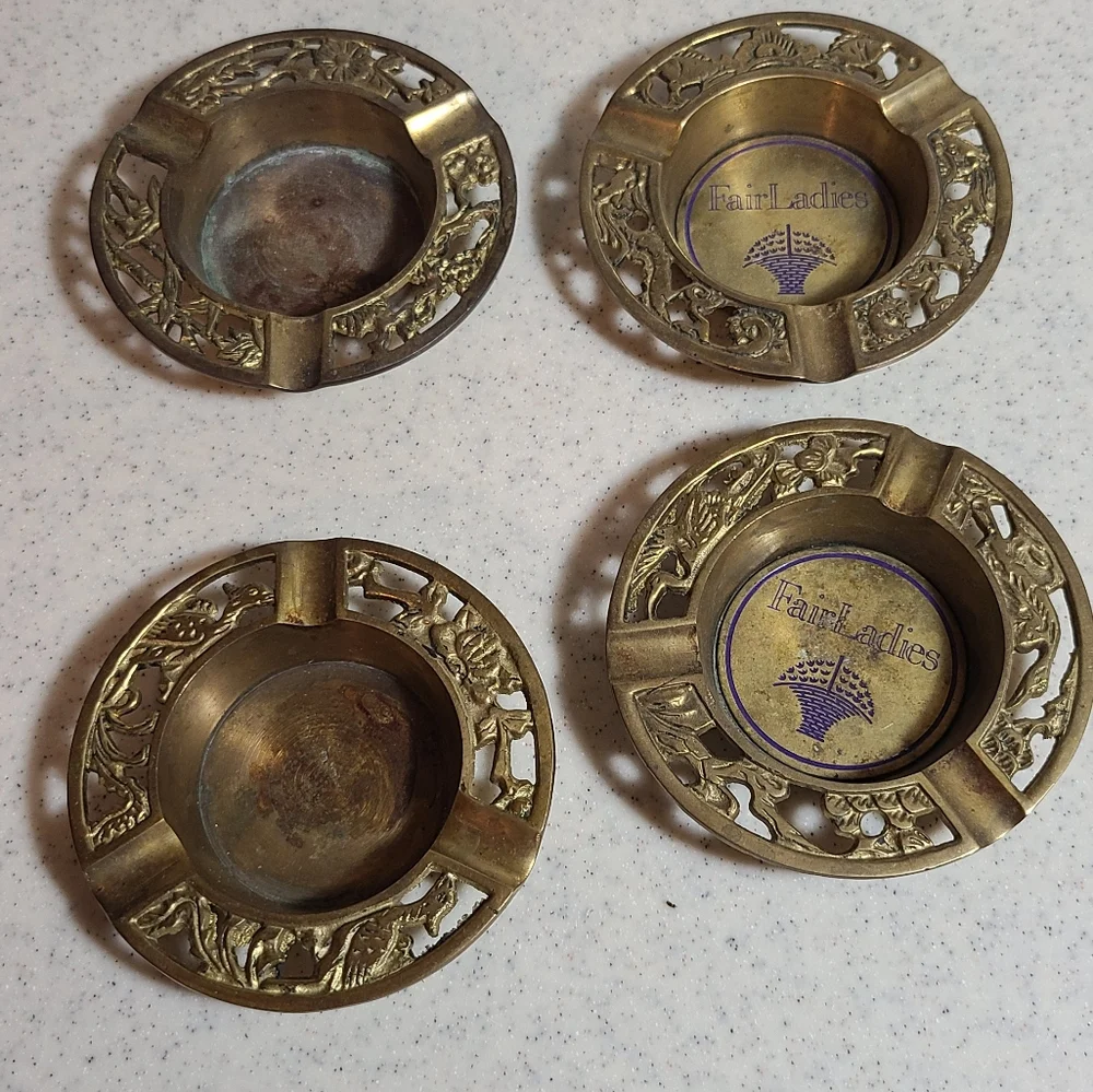 Vintage set ashtrays